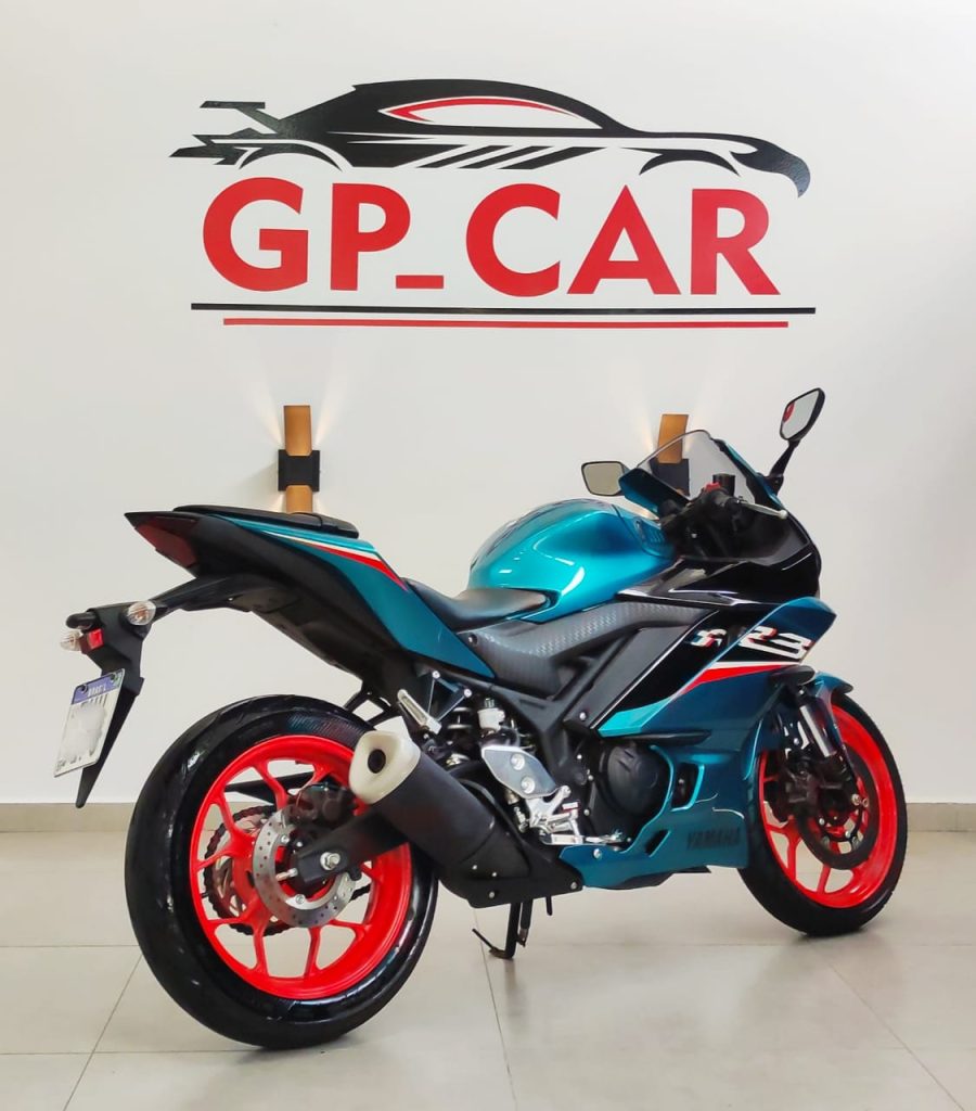 YAMAHA R3