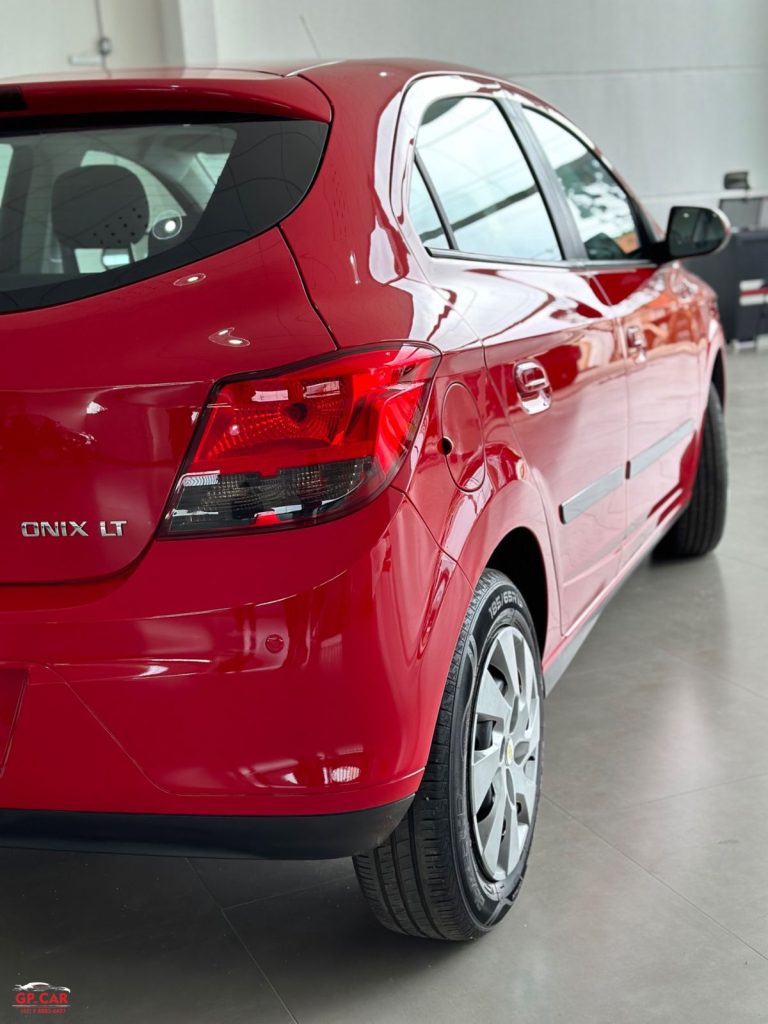 GM ONIX LT 1.4 MEC*